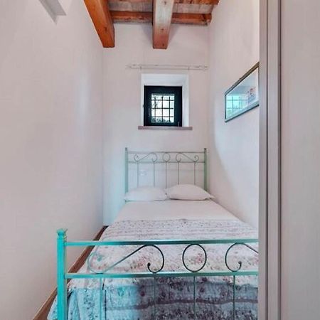 Stunning Apartment In Mombaroccio Near Metauro River المظهر الخارجي الصورة
